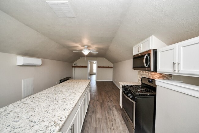 Building Photo - 2009 Amado Ln