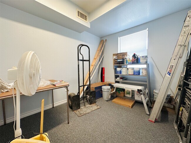 Building Photo - 702 N Richmond Rd