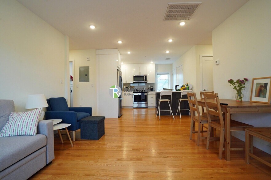 Building Photo - 15 Kelley Ct