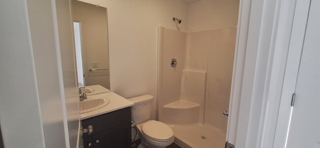 Building Photo - 3 Bedroom 2 Bathroom New build House