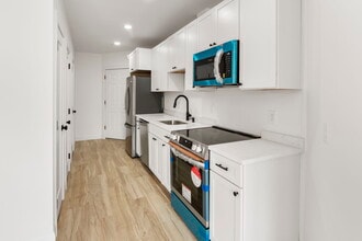 Building Photo - 8 Enon St