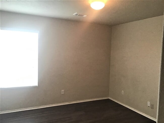Building Photo - 9530 Belleclaire Ln