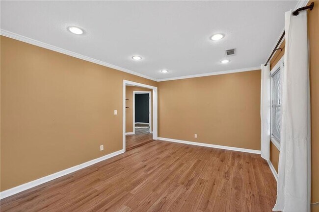 Building Photo - 871 Hargis St SE