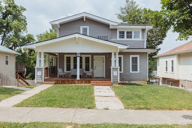 Building Photo - 308 Lamont St