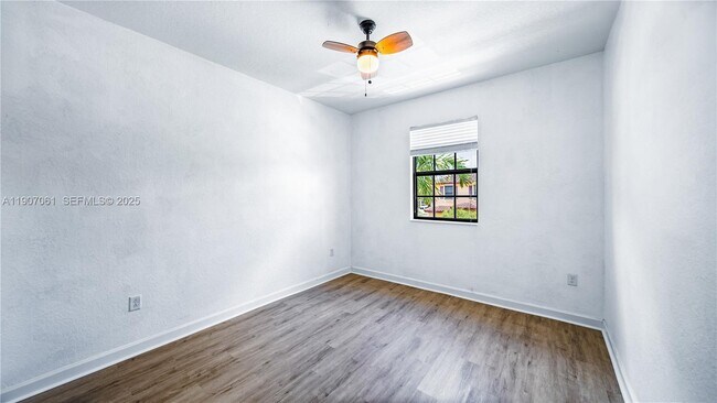 Building Photo - 144 SE 34th Ave