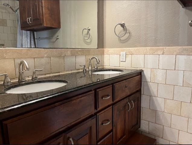 Building Photo - 4611 Shorewood Dr