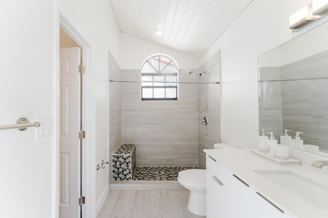 Building Photo - 665 Jeffery St