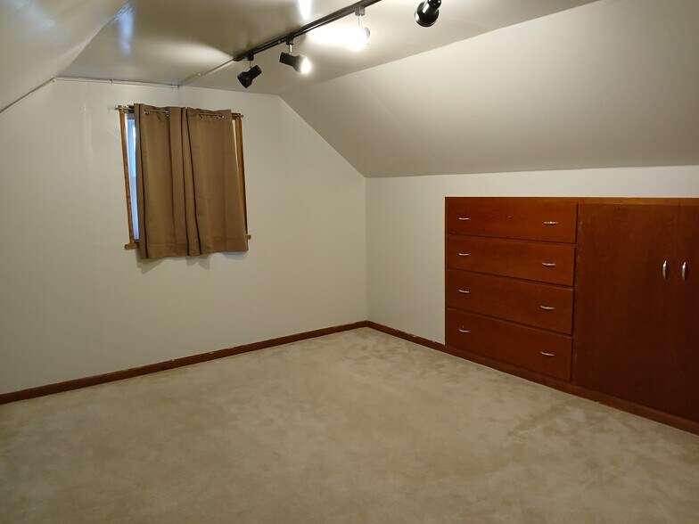 2nd floor bedroom - 1209 9th Ave SE