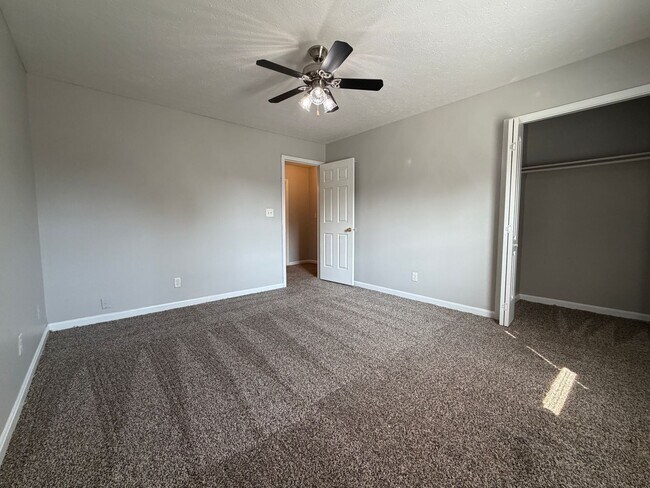Building Photo - 3410 Clingstone Way