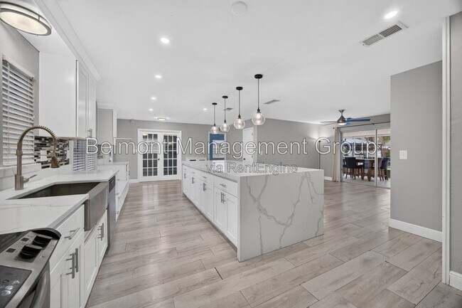 Building Photo - 7606 Waunatta Ct