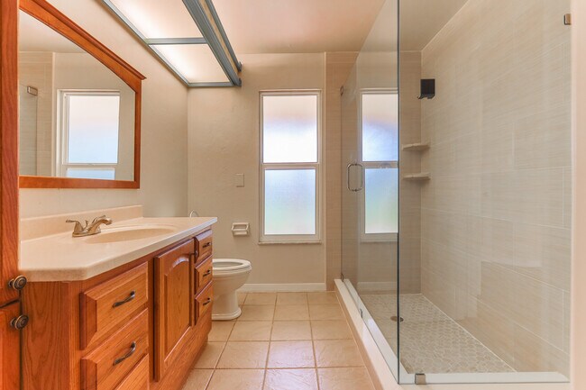 Building Photo - 17421 Meadow Lake Cir