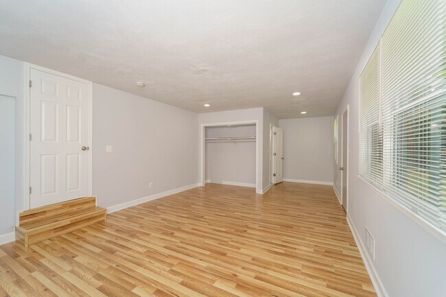 Building Photo - 10024 Lorain Ave