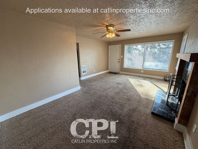 Building Photo - 704 1/2 Academy St.