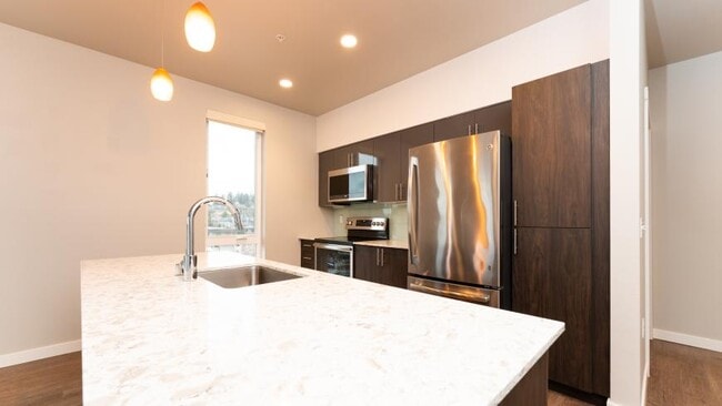 Building Photo - 2 bedroom in Bellevue WA 98004