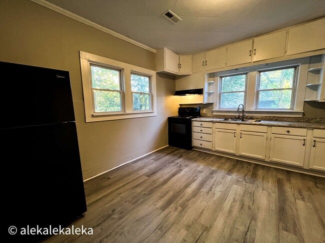 Building Photo - 715 Fisher Ferry St