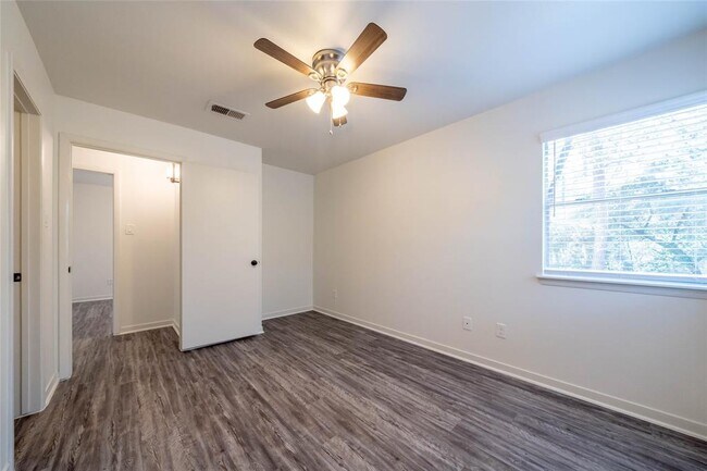 Building Photo - 47 Shallow Pond Pl