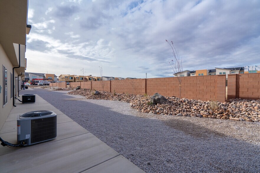 Building Photo - 5680 S Duel Ln