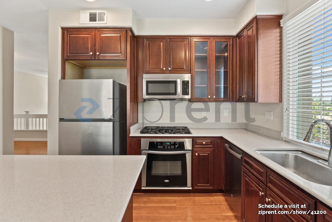 Building Photo - 1076 Sapphire Terrace
