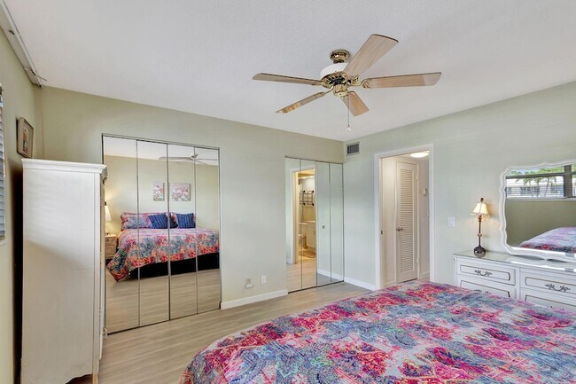 Building Photo - 100 Shore Ct