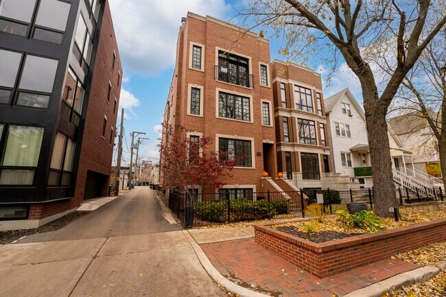 Building Photo - 3716 N Kenmore Ave