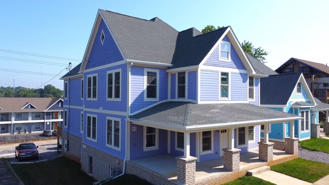 Building Photo - 1537 Forest Ave