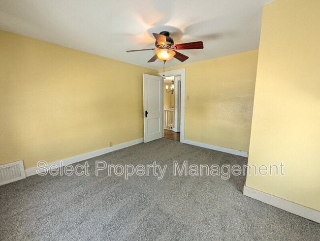 Building Photo - 1131 Pemberton Dr