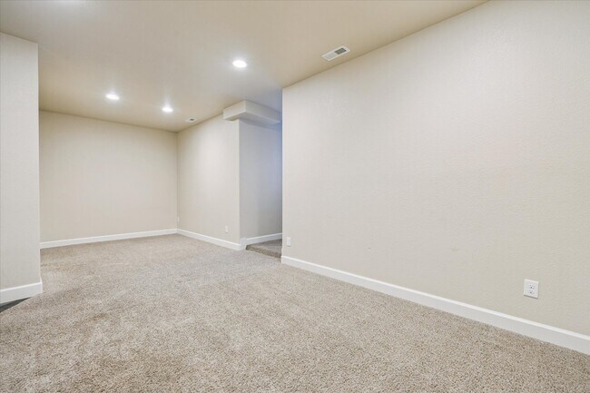 Building Photo - 9793 W Hinsdale Ln