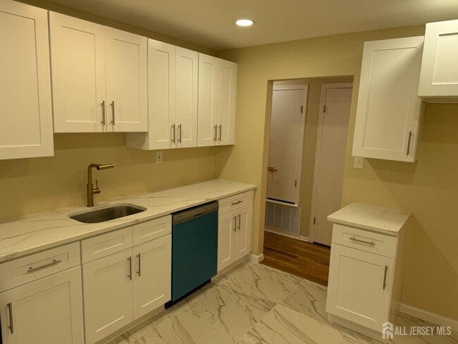Building Photo - 5 Pelmont Pl
