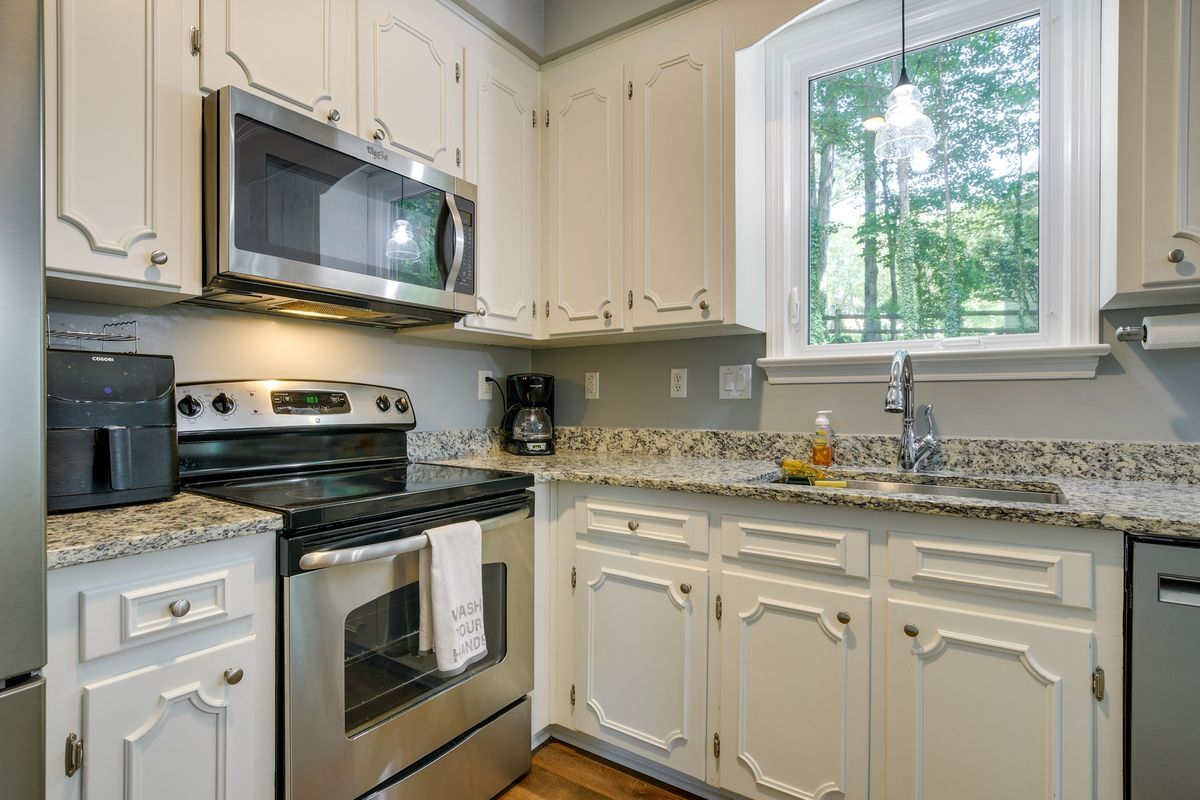 Building Photo - 5518 Tahoe Dr