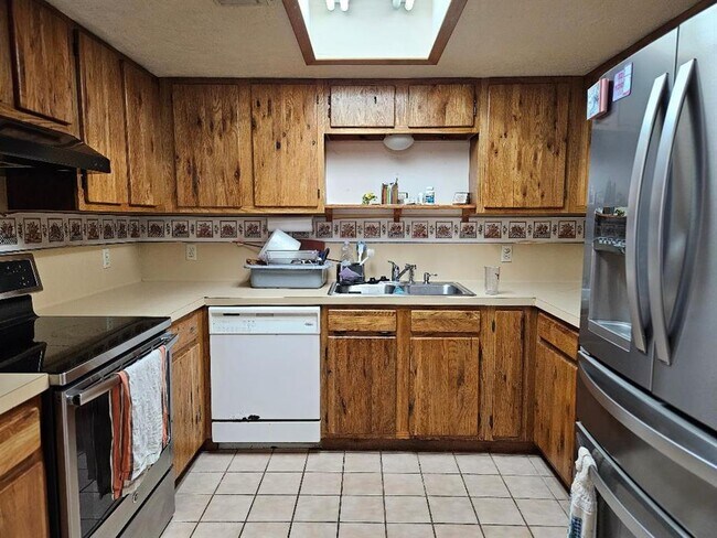 Building Photo - 102 Stubblefield Dr