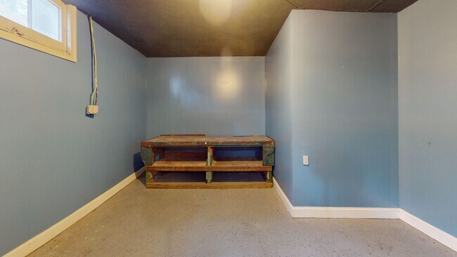 Building Photo - Spacious Three Bedroom Silver Spring House...