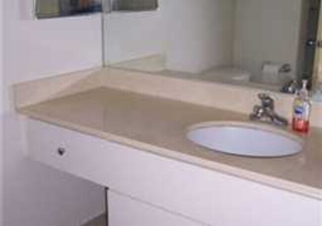 Building Photo - Crosspointe Townhouse - ground floor 2 bed...