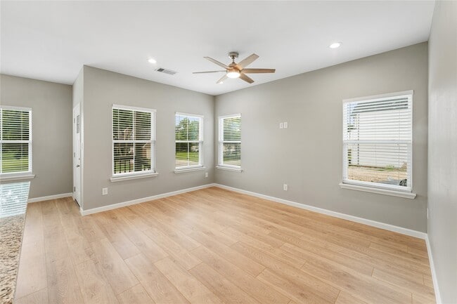 Building Photo - 5125 Jezebel St