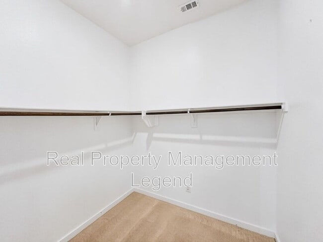 Building Photo - 809 Jamestown Ln