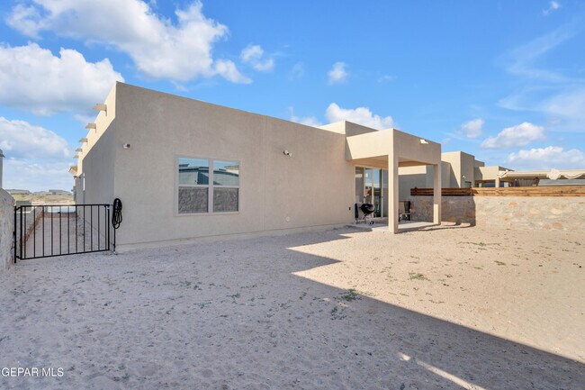 Building Photo - 12614 Amesbury