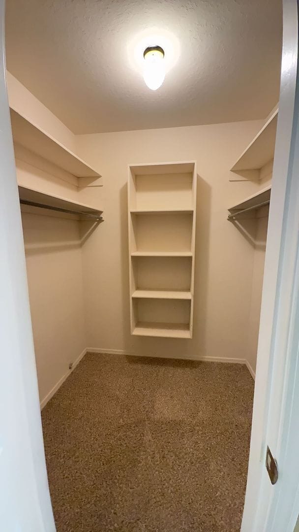 Building Photo - Welcome to this charming 3-bedroom, 2-bath...