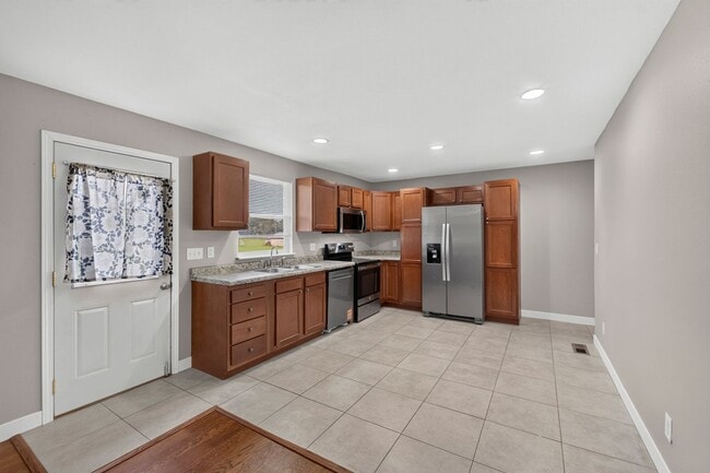 Building Photo - 3689 Whispering Woods Dr