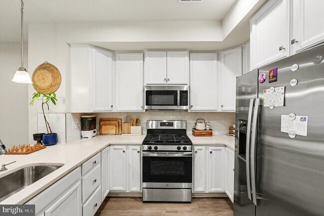 Building Photo - 17414 Southern Shrs Dr