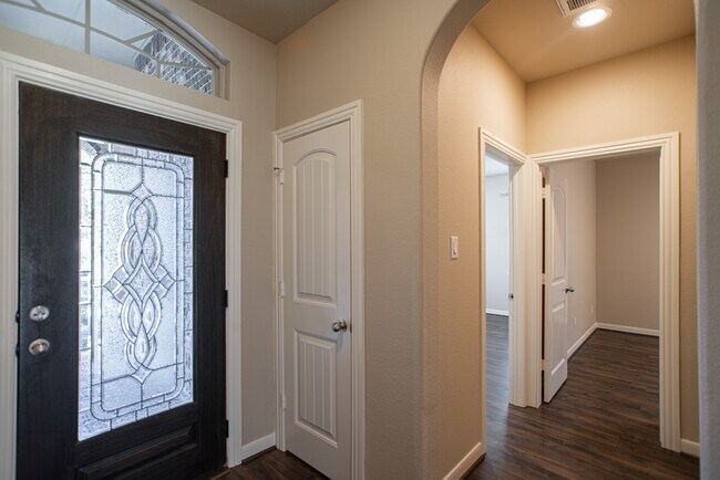 Building Photo - 99 West Wading Pond Circle