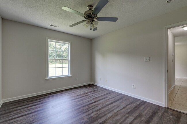 Building Photo - 567 Seays Crest Dr