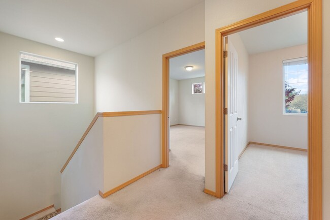 Building Photo - Move in special - same rate with lease to ...