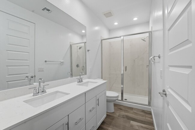 Building Photo - Like new Luxurious Modern townhome with 2 Master Suits in Warner Meadows!