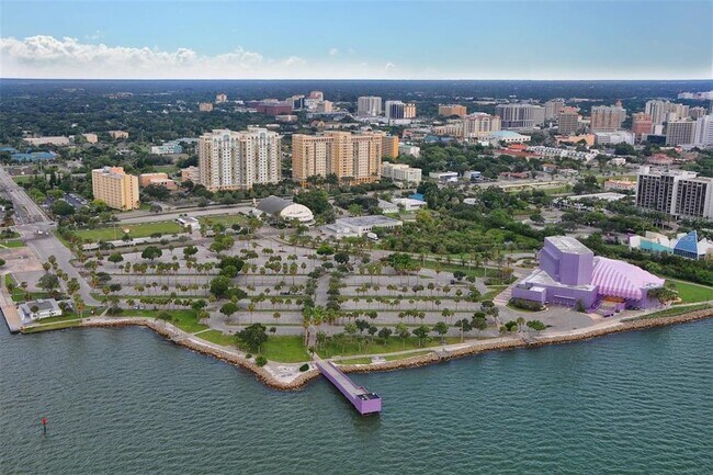 Building Photo - 750 N Tamiami Trl