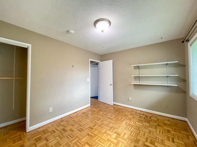 Building Photo - RARE!! Ranch Style 3Bed 1.5Bath home in Be...