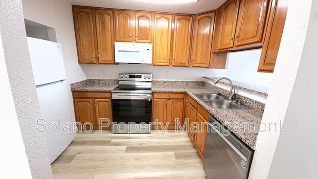 Building Photo - 1625 Park Ln