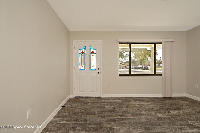 Building Photo - 540 Elliott Dr