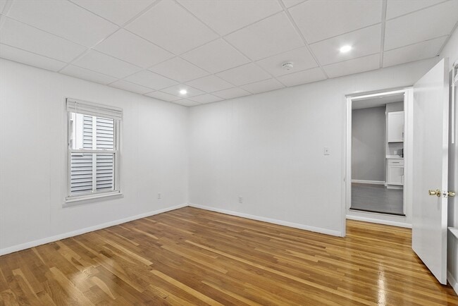 Building Photo - 17 Parker St