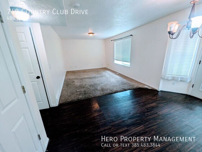 Building Photo - 749 Country Club Dr