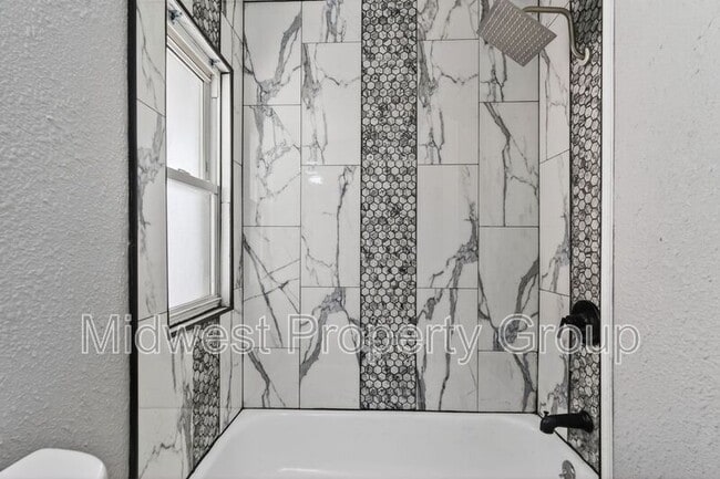 Building Photo - 6619 Etzel Ave