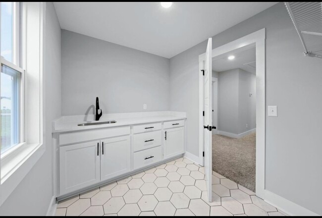 Building Photo - 955 Alton Dr